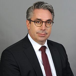 Portraitbild von Stefan Rouenhoff - Sprecher auf dem Deutschen Maschinenbau-Gipfel 2025