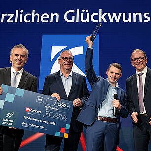 Foto vom 15. Deutschen Maschinenbau-Gipfel 2025 in Berlin - Gewinner Startup-Award