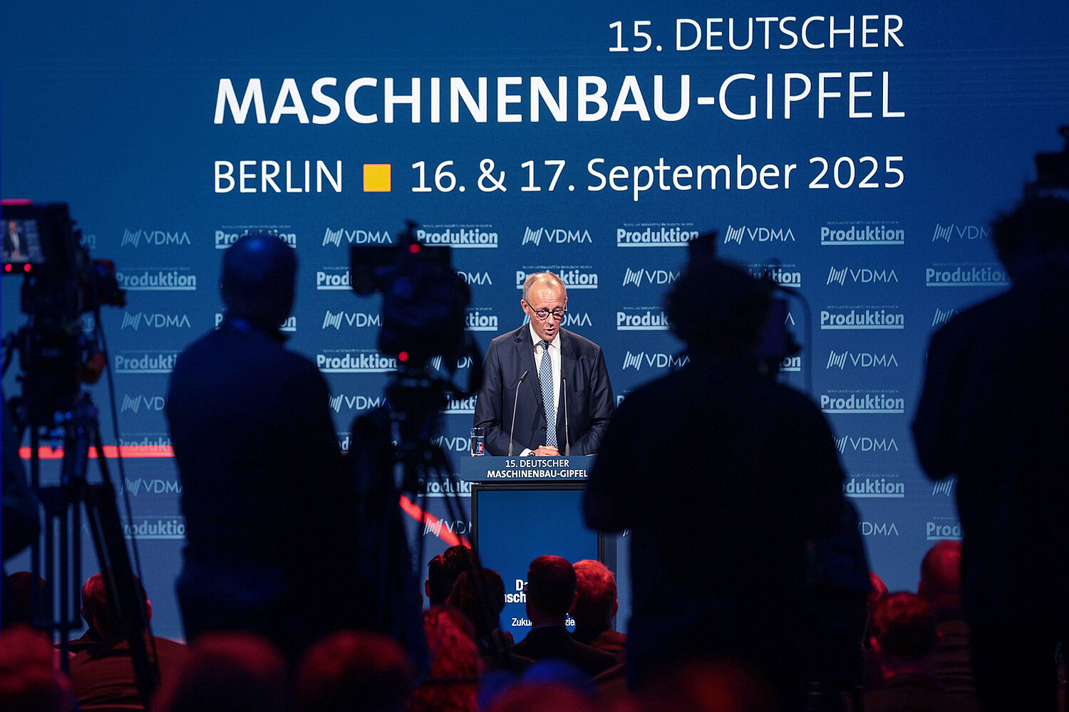 Foto vom Deutschen Maschinenbau-Gipfel 2025 - Bundeskanzler Merz