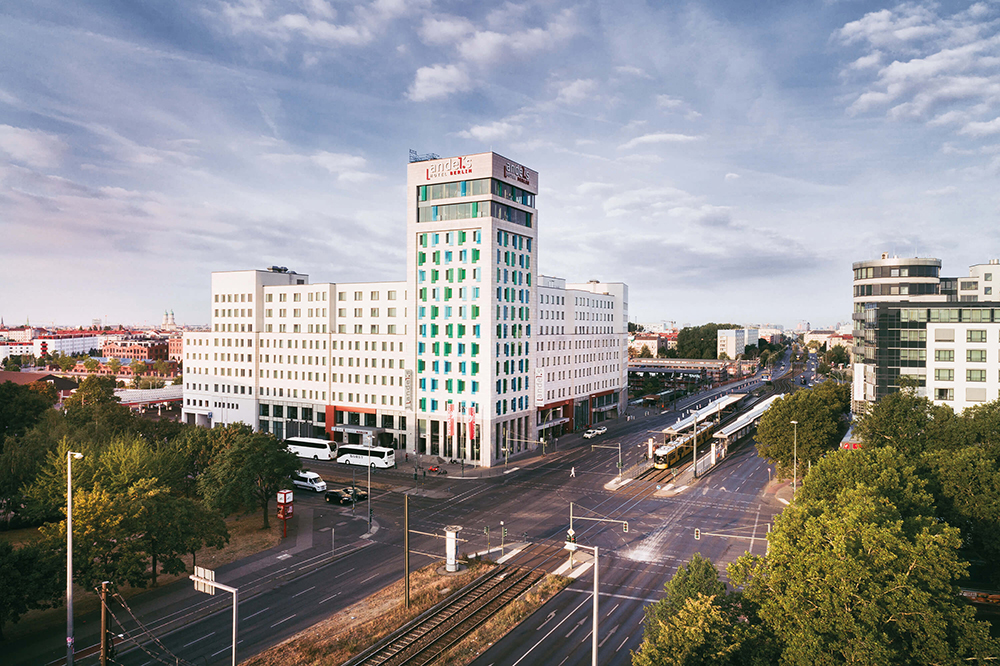 Außenansicht Vienna House Andel's Berlin - Veranstaltungsort Maschinenbau-Gipfel 2025